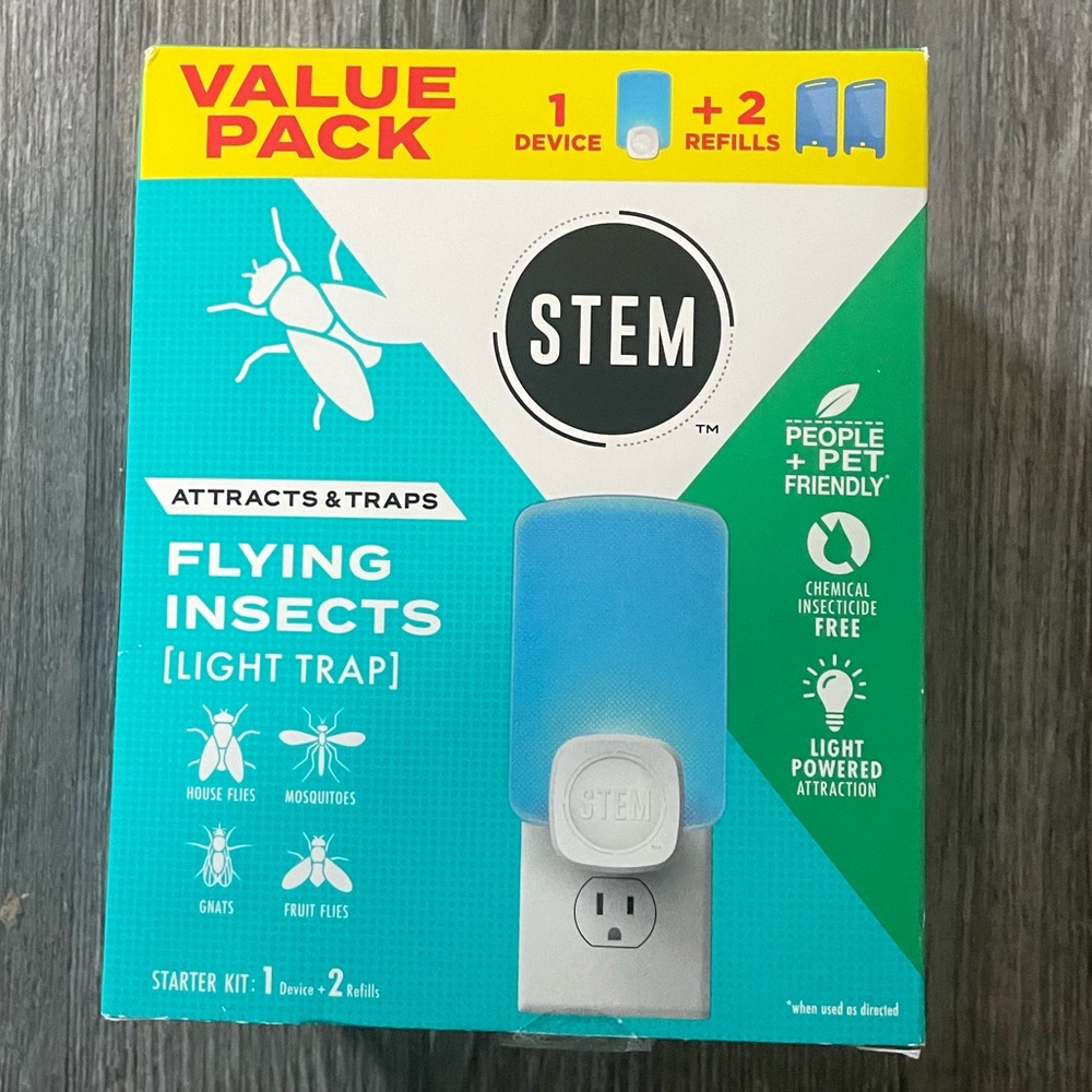 STEM LIGHT TRAP KIT ATTRACTS & TRAPS FLYING INSECTS, PLUG-IN DEVICE + 2 REFILLS